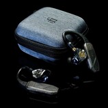 Die iFi Go Pod Air werden per 2-Pin- oder MMCX-Stecker mit IEMs verbunden. (Bildquelle: iFi Audio)
