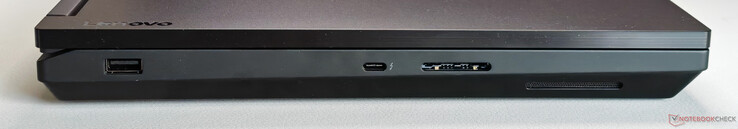 Links: USB-A 3.2 Gen.2 (10 Gbit/s), USB-C 4.0 mit Thunderbolt 4 (40 Gbit/s, DisplayPort 2.1, 180W Power Delivery), SD-Kartenleser (SD-Express 8.0)