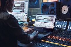 Das ExpertBook B6 Flip wird gegen Aufpreis mit einem 1.000 Nits hellen Mini-LED-Display angeboten. (Bild: Asus)