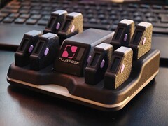 FluxPose VR-Basisstation, Tracker und Ladestation (Bildquelle: FluxPose via Kickstarter)