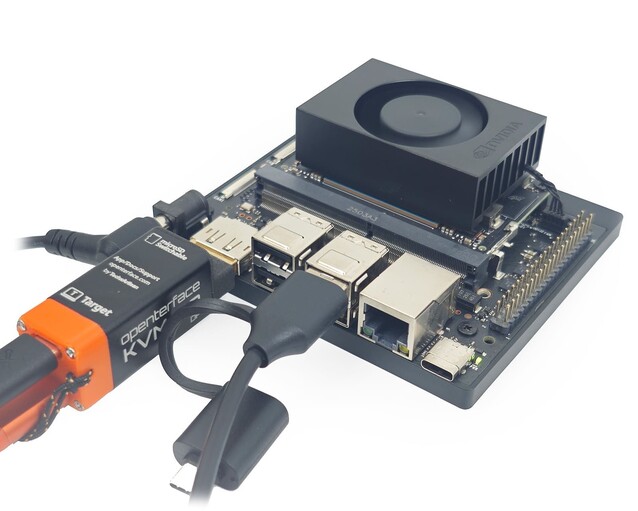 Sämtliche Hardware ist in einem einzigen Stecker untergebracht und verhindert somit Kabelsalat (Bildquelle: Openterface via Crowdsupply)