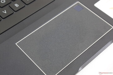 Kleines Precision-Clickpad (10 x 6 cm) mit guten Gleiteigenschaften und minimalem Hängenbleiben bei langsamen Bewegungen. Die integrierten Tasten sind kurzhubig und schwammig