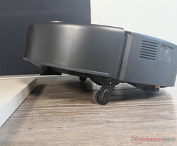 Vor Hindernissen bockt sich der Saugroboter auf