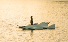 Das Navee Wavefly 5X kann über Wasser fliegen.