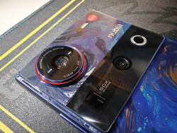 Nicht nur die Finger können beim Nubia Z70 Ultra schwitzig werden. (Bildquelle: Daniel Schmidt)