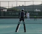 Video: Humanoider Roboter spielt Tennis gegen einen Menschen