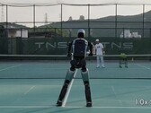 Video: Humanoider Roboter spielt Tennis gegen einen Menschen