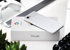 Das Google Pixel 3a kann genau wie viele andere Pixel-Smartphones ab sofort leichter repariert werden. (Bild: Sebastian Bednarek)