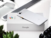 Das Google Pixel 3a kann genau wie viele andere Pixel-Smartphones ab sofort leichter repariert werden. (Bild: Sebastian Bednarek)