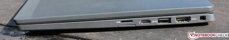 Rechts: MicroSD, Platzhalter eSim-Card (nicht nutzbar), USB Typ-C mit Thunderbolt 4, USB 3.0 Typ-A, HDMI 2.0, Noble Lock