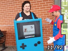 Sogar Mario hat den Raspberry-Pi-basierten Emulator des Game Boy Color Kostüms getestet (Bild: Jaryd Giesen/YouTube)
