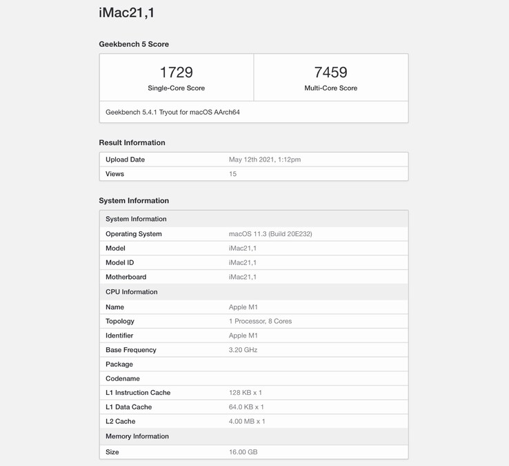 Der neue 24 Zoll iMac lässt das ältere 21,5 Zoll Modell im wahrsten Sinne des Wortes alt aussehen. (Bild: Geekbench)