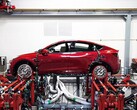Ins Model Y fließt die kostengünstige Produktion von Robotaxis ein (Bild: Tesla)