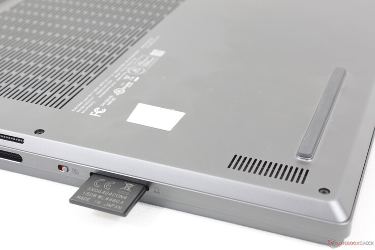 Mit der herausstehenden SD-Karte ist das Notebook nicht sicher zu transportieren