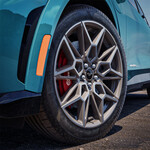 Der neue Ford Mustang Mach-E GT California Special bringt blaue Farbakzente auf die Straße.