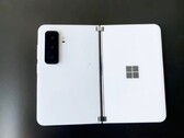 Das Microsot Surace Duo 2 erhält offenbar eine Triple-Kamera. (Bild: Tech Rat / YouTube)