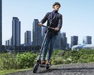 Der vollgefederte Xiaomi Electric Scooter 4 Ultra fährt maximal 20km/h und ist in Deutschland straßenzugelassen (Bildquelle: Xiaomi)