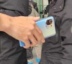 Das Mi 11 von Xiaomi ist einmal mehr in Photos zu sehen - das Design der Kamera-Einheit darf somit als bestätigt gelten.