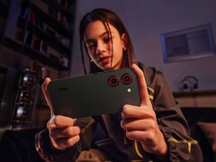 Das Poco X8 Pro setzt auf einen Metallrahmen und ein dezentes, pillenförmiges Kameramodul.