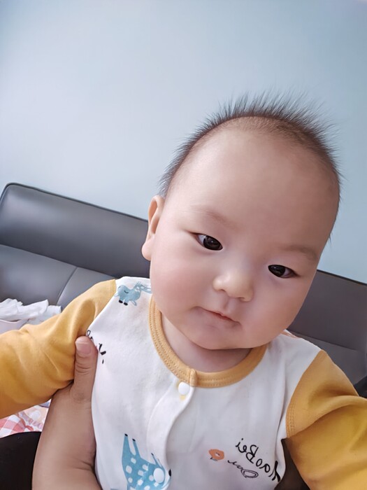 Die dritte UDC-Generation des ZTE Axon 40 Ultra sorgt zumindest bei Tageslicht für gute Selfies, auch bei Babies.