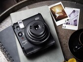 Die Fuji Instax Mini 99 bietet deutlich mehr Optionen als die meisten Sofortbild-Kameras. (Bild: Fujifilm)