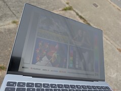 Im Freien bei bewölktem Himmel