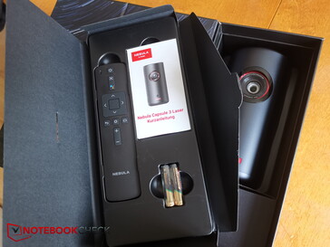 Kommt mit Fernbedienung