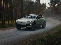 Volvo EX60 Cross Country: Kraftvoller Auftritt des neuen Allroad-Elektro-SUV. Das robuste Modell fordert mit innovativer 800-Volt-Technik und Offroad-Qualitäten die deutsche Premium-Konkurrenz heraus (Bild: Volvo).