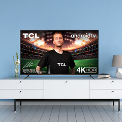 Im Onlineshop von Aldi gibt es den 70 Zoll großen UHD-TV TCL 70P615 für nur 699 Euro. (Bild: Aldi)