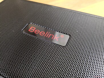 Das Beelink-Logo scheint je nach Mini-PC-Modell zu wechseln. Hier ist es rot statt dem üblichen Gelb oder Weiß.