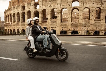 Auch zu zweit soll sich ein ordentlicher Fahrkomfort ergeben (Bildquelle: NIU)