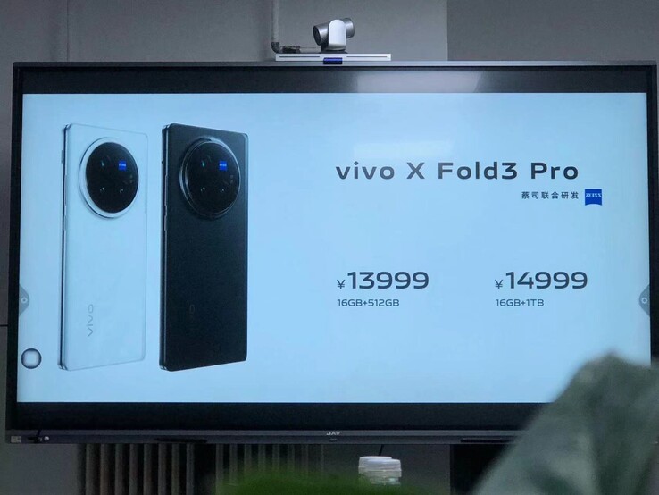 Im Rahmen einer Präsentation geleakte Preise für das Vivo X Fold3 Pro. Ob sie sich bewahrheiten, steht auf einem anderen Blatt.