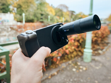 X300 Pro mit montiertem Telekonverter (Bildquelle: Alex Wätzel)