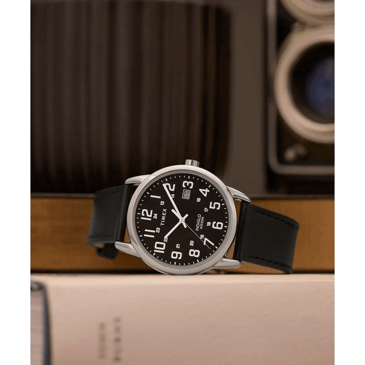 Die Timex TW2Y12800JQ ist bis 30 m (3 bar) wasserdicht.