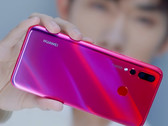 Huawei Nova 4 kommt am 17. Dezember in Verlaufsfarbe Honey Red.