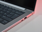 Die rechte Seite des HP EliteBook 8 G1a 14 (Bildquelle: Benjamin Herzig)
