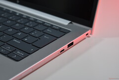 Die rechte Seite des HP EliteBook 8 G1a 14 (Bildquelle: Benjamin Herzig)