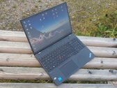 16-Zoll-Fans können sich das Lenovo ThinkPad T16 Gen 1 jetzt zum Vorteilspreis schnappen (Bild: Marvin Gollor)