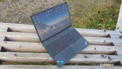 16-Zoll-Fans können sich das Lenovo ThinkPad T16 Gen 1 jetzt zum Vorteilspreis schnappen (Bild: Marvin Gollor)