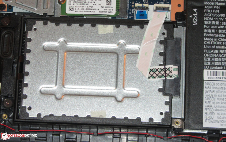 Eine 2,5-Zoll-Festplatte könnte nachgerüstet werden.
