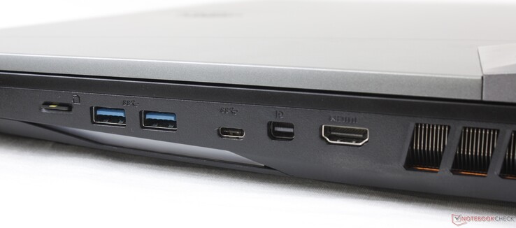 Rechts: MicroSD-Reader, 2x USB-A Gen. 2, USB-C Gen. 2, mini-DisplayPort 1.4, HDMI 2.0