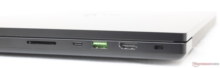 Rechts: SD-Reader, USB-C 3.2 Gen2 mit Thunderbolt 4 + Power Delivery + DisplayPort 1.4, USB-A 3.2 Gen2, HDMI 2.1, Kensington