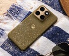 Das Motorola Edge 2026 setzt auf eine auffällige Rückseite mit Stoff-Oberfläche.