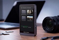 PixelMob Pro kombiniert eine SSD mit einem 7 Zoll OLED-Touchscreen.