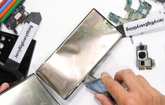 Das flexible AMOLED-Display des Samsung Galaxy Note20 Ultra ist beeindruckend, die inadequate Kühlung ohne Heatpipe nicht.