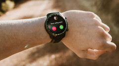 Die Ticwatch Pro 3 gibt es aktuell in der GPS- sowie der LTE-Variante zu Bestpreisen bei Amazon. (Bild: Amazon)