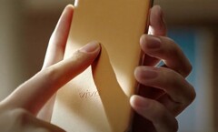 Die Rückseite des Vivo X50 Pro+ ist mit einer Oberfläche in Leder-Optik versehen. (Bild: Vivo, via Sparrows News)