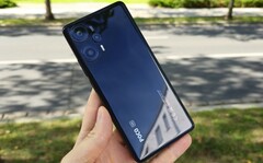 Für unter 300 Euro ist die 12GB-Variante des Xiaomi Poco F5 definitiv keine schlechte Wahl (Bild: Marcus Herbrich)