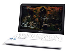 Test Asus VivoBook E200HA (x5-Z8350, 32 GB) Subnotebook