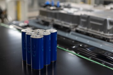 Die zylindrische BMW iX5-Batterie mit hoher Energiedichte wird in den USA montiert.